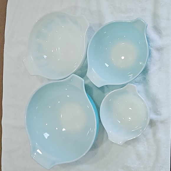 Vintage Pyrex Amish Blue Butterprint Bowls! - Picture 12 of 17